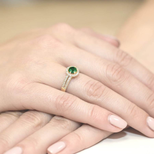 Zaręczynowy piersionek ze Szmaragdem 0,50ct i Brylantami próby 585. W-0087SZM